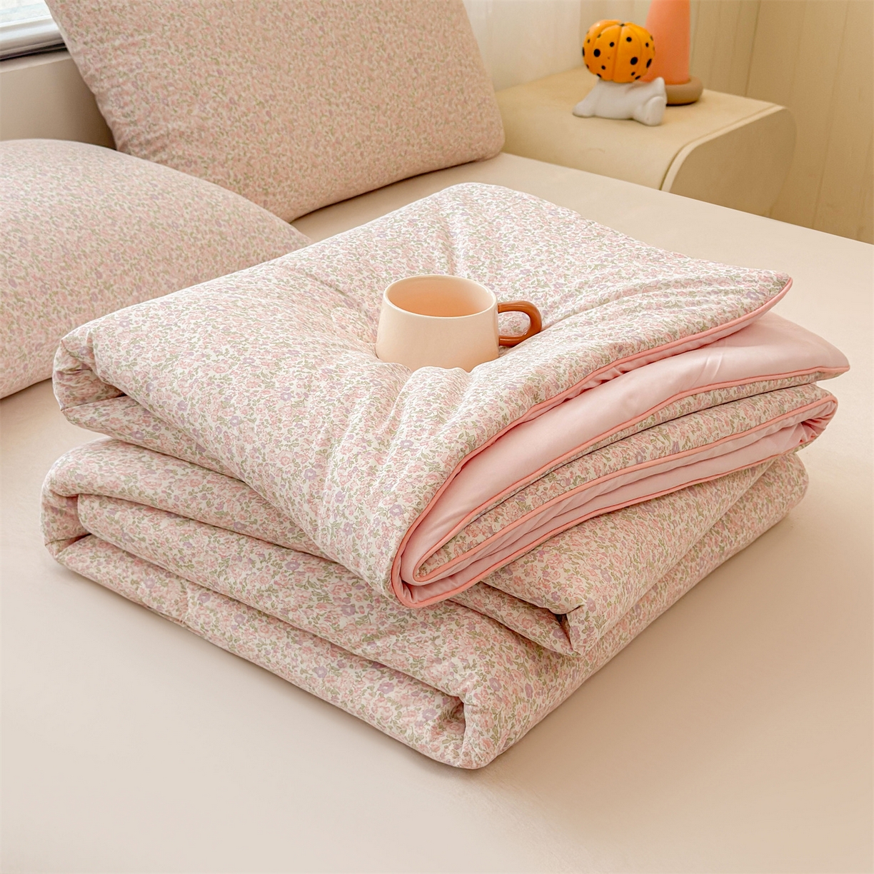 91家纺网 家纺一手货源 找家纺 景眠 2026新款凉感丝印花仿锦氨大豆夏被夏凉被空调被 夏日铃兰