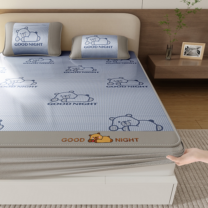 91家纺网 家纺一手货源 找家纺 好福居 2026新款冰藤刺绣凉感席凉席-卡皮巴拉款-小熊款 冰藤卡皮巴拉-蓝--床笠款