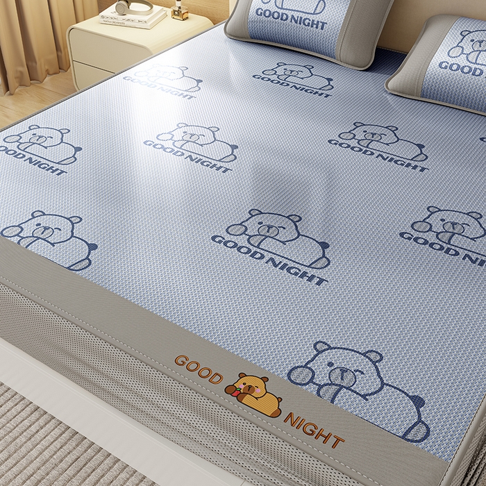 91家纺网 家纺一手货源 找家纺 好福居 2026新款冰藤刺绣凉感席凉席-卡皮巴拉款-小熊款 冰藤卡皮巴拉-蓝--床笠款