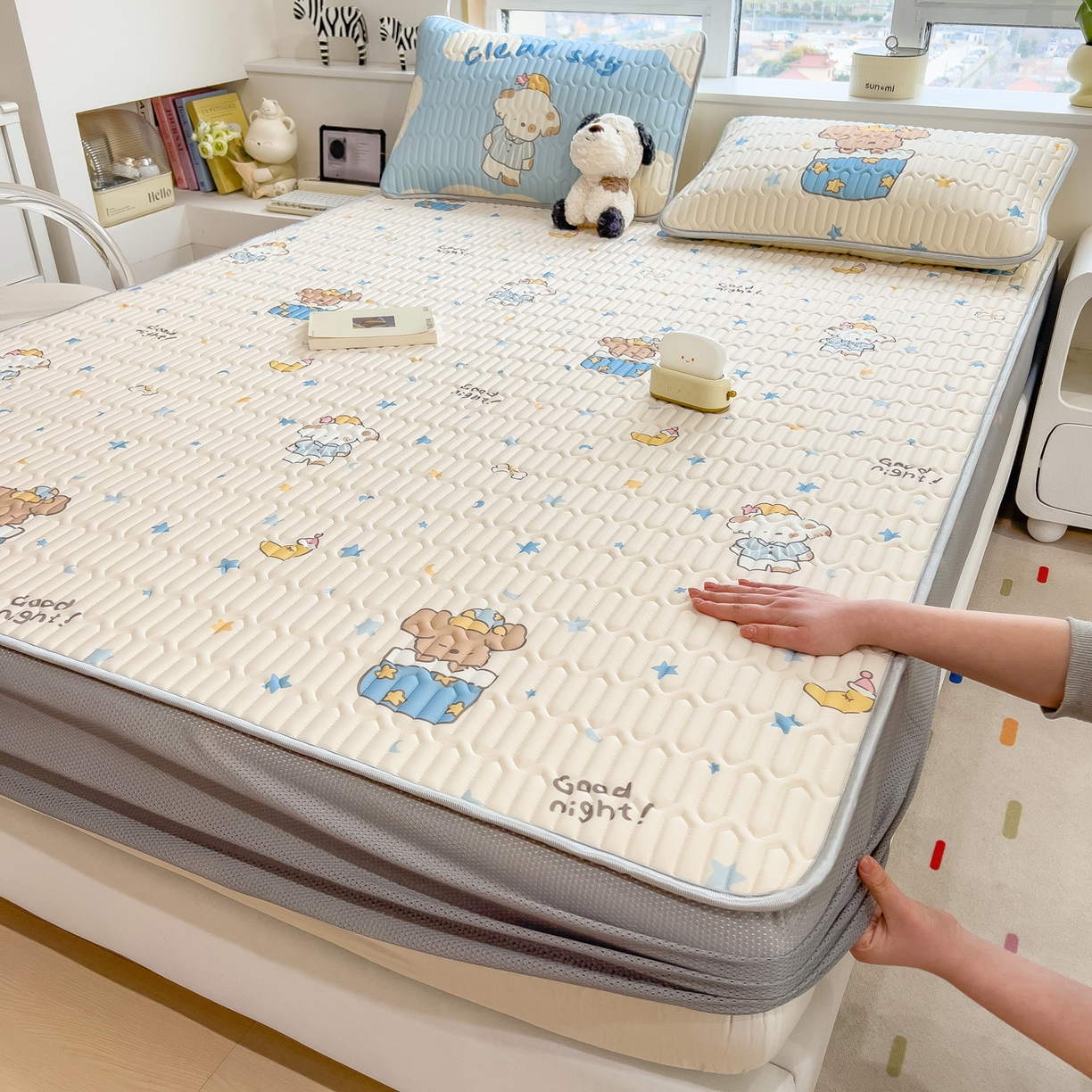 摩妮卡 2026春夏新款凉感丝印花小清新乳胶凉席席子床笠款三件套 萌宠星夜奇遇