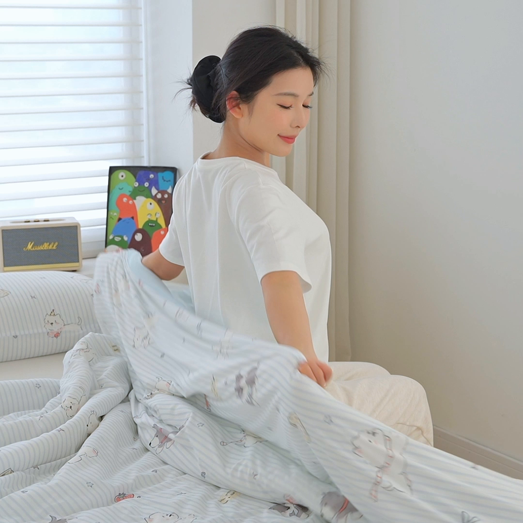 91家纺网 家纺一手货源 找家纺 景眠 2026新款凉感丝印花仿锦氨大豆夏被夏凉被空调被 犬马之恋