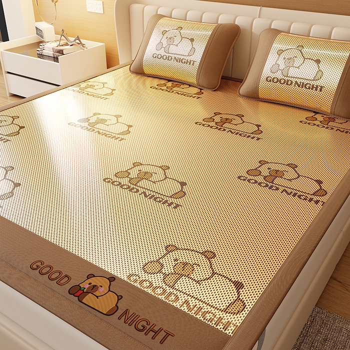 91家纺网 家纺一手货源 找家纺 好福居 2026新款冰藤刺绣凉感席凉席-卡皮巴拉款-小熊款 冰藤卡皮巴拉-咖-床席款