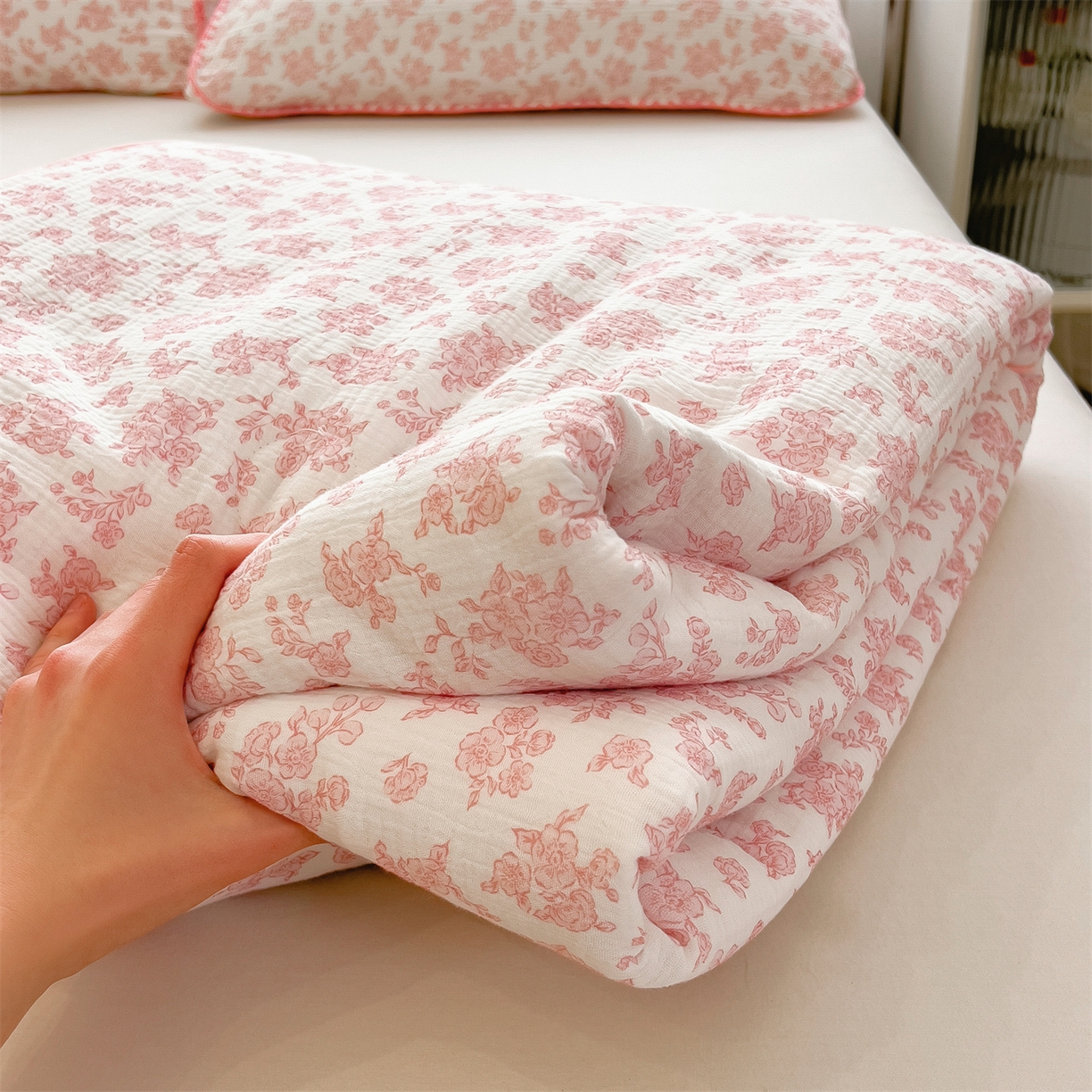 91家纺网 家纺一手货源 找家纺 兄弟坊 2026春夏新款全棉纯棉印花双层皱皱纱(滚边款)夏被纱布夏凉被午睡被盖毯夏凉被 花影梦痕