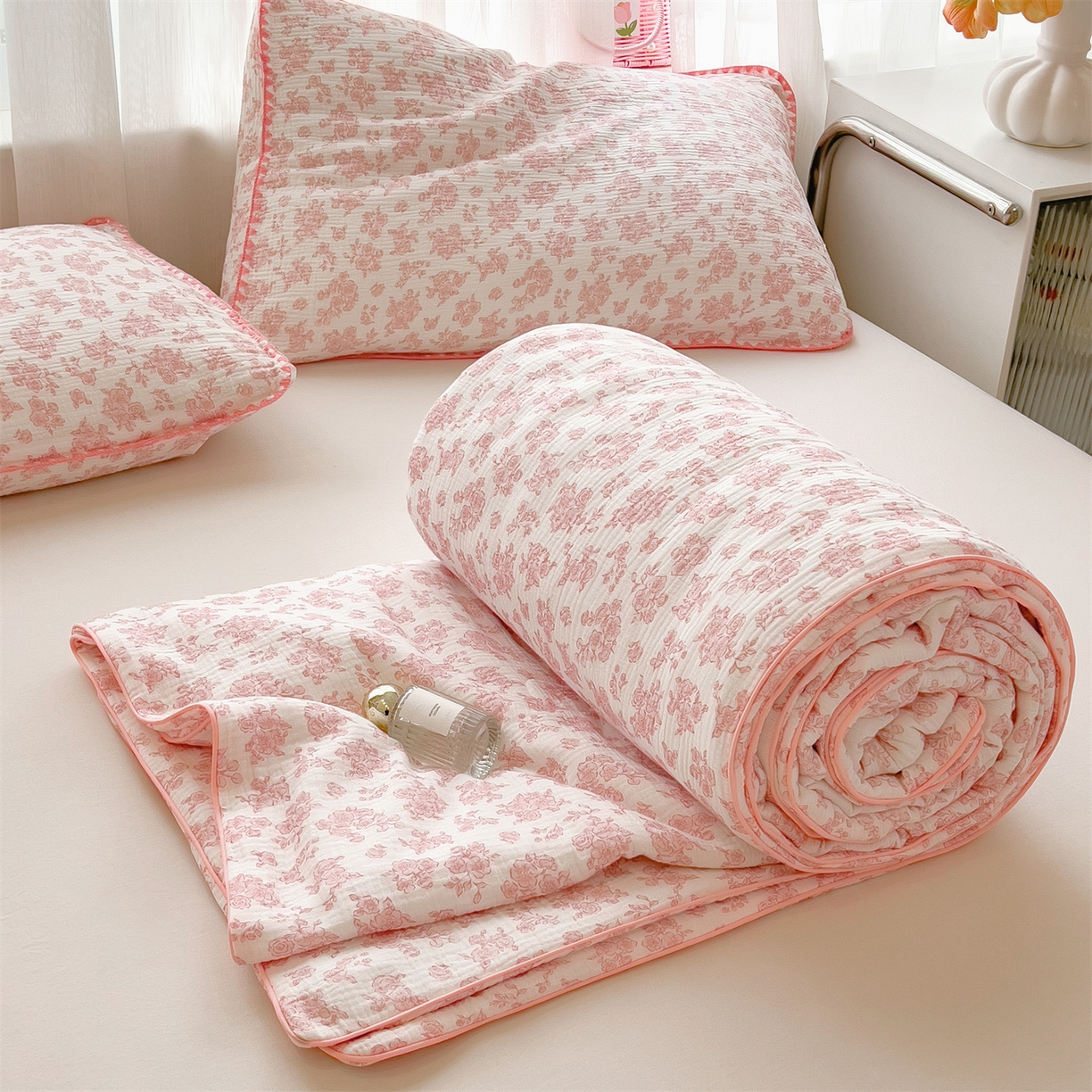 91家纺网 家纺一手货源 找家纺 兄弟坊 2026春夏新款全棉纯棉印花双层皱皱纱(滚边款)夏被纱布夏凉被午睡被盖毯夏凉被 花影梦痕