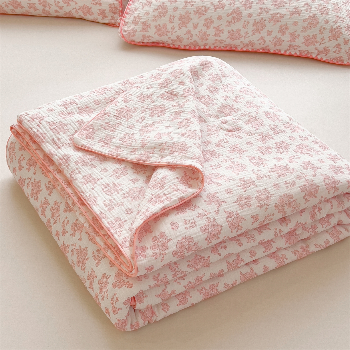 91家纺网 家纺一手货源 找家纺 兄弟坊 2026春夏新款全棉纯棉印花双层皱皱纱(滚边款)夏被纱布夏凉被午睡被盖毯夏凉被 花影梦痕