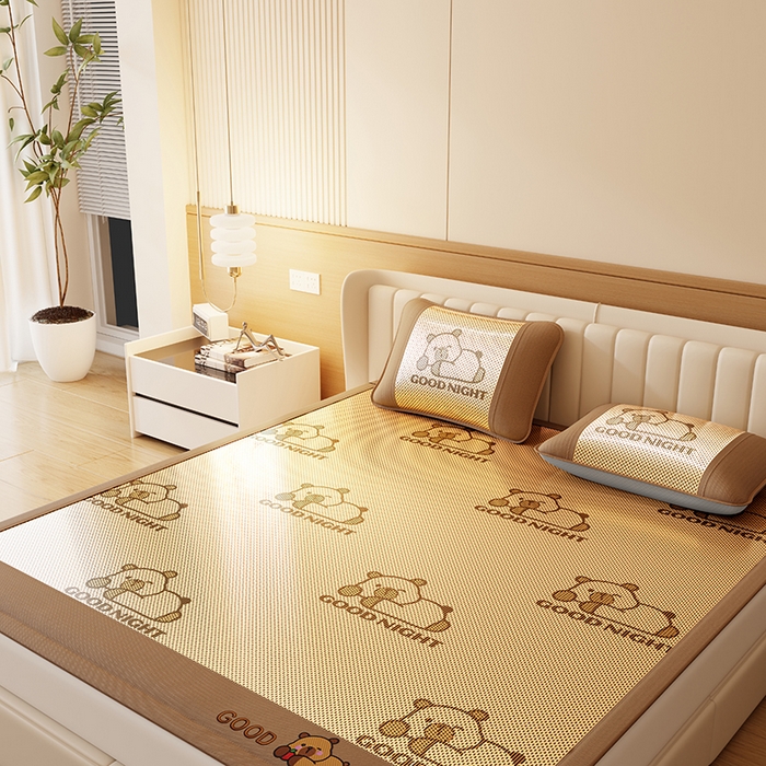 91家纺网 家纺一手货源 找家纺 好福居 2026新款冰藤刺绣凉感席凉席-卡皮巴拉款-小熊款 冰藤卡皮巴拉-咖-床席款