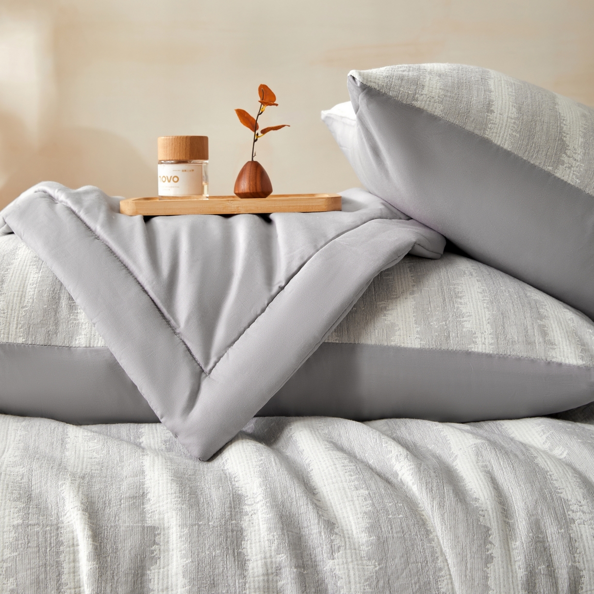 91家纺网 家纺一手货源 找家纺 吾秀家居 2026新款全棉纯棉大提花新疆棉花夏被夏凉被空调被四件套-律动 律动-浅灰