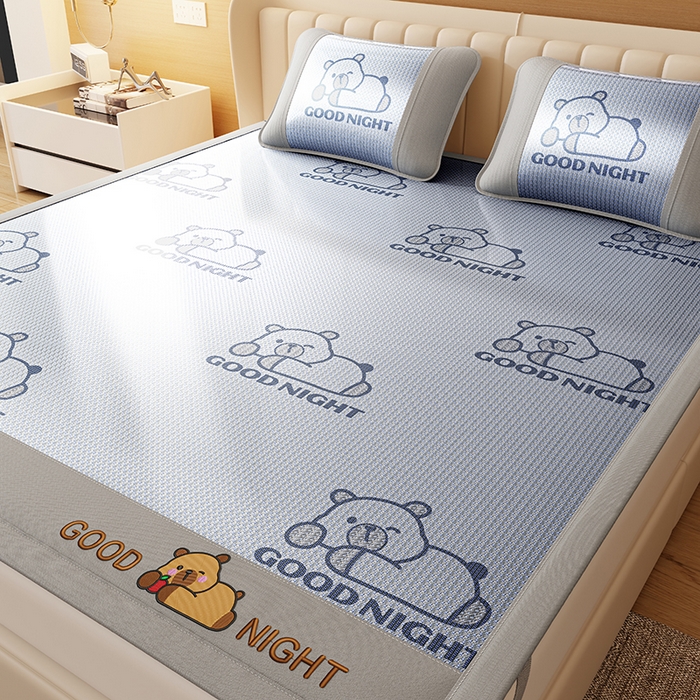 91家纺网 家纺一手货源 找家纺 好福居 2026新款冰藤刺绣凉感席凉席-卡皮巴拉款-小熊款 冰藤卡皮巴拉-蓝-床席款