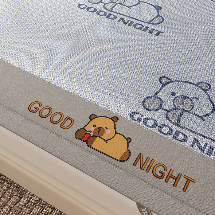 91家纺网 家纺一手货源 找家纺 好福居 2026新款冰藤刺绣凉感席凉席-卡皮巴拉款-小熊款 冰藤卡皮巴拉-蓝-床席款