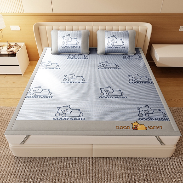 91家纺网 家纺一手货源 找家纺 好福居 2026新款冰藤刺绣凉感席凉席-卡皮巴拉款-小熊款 冰藤卡皮巴拉-蓝-床席款