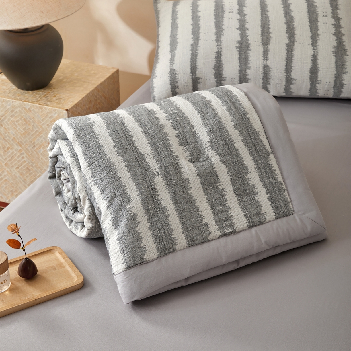 91家纺网 家纺一手货源 找家纺 吾秀家居 2026新款全棉纯棉大提花新疆棉花夏被夏凉被空调被四件套-律动 律动-深灰