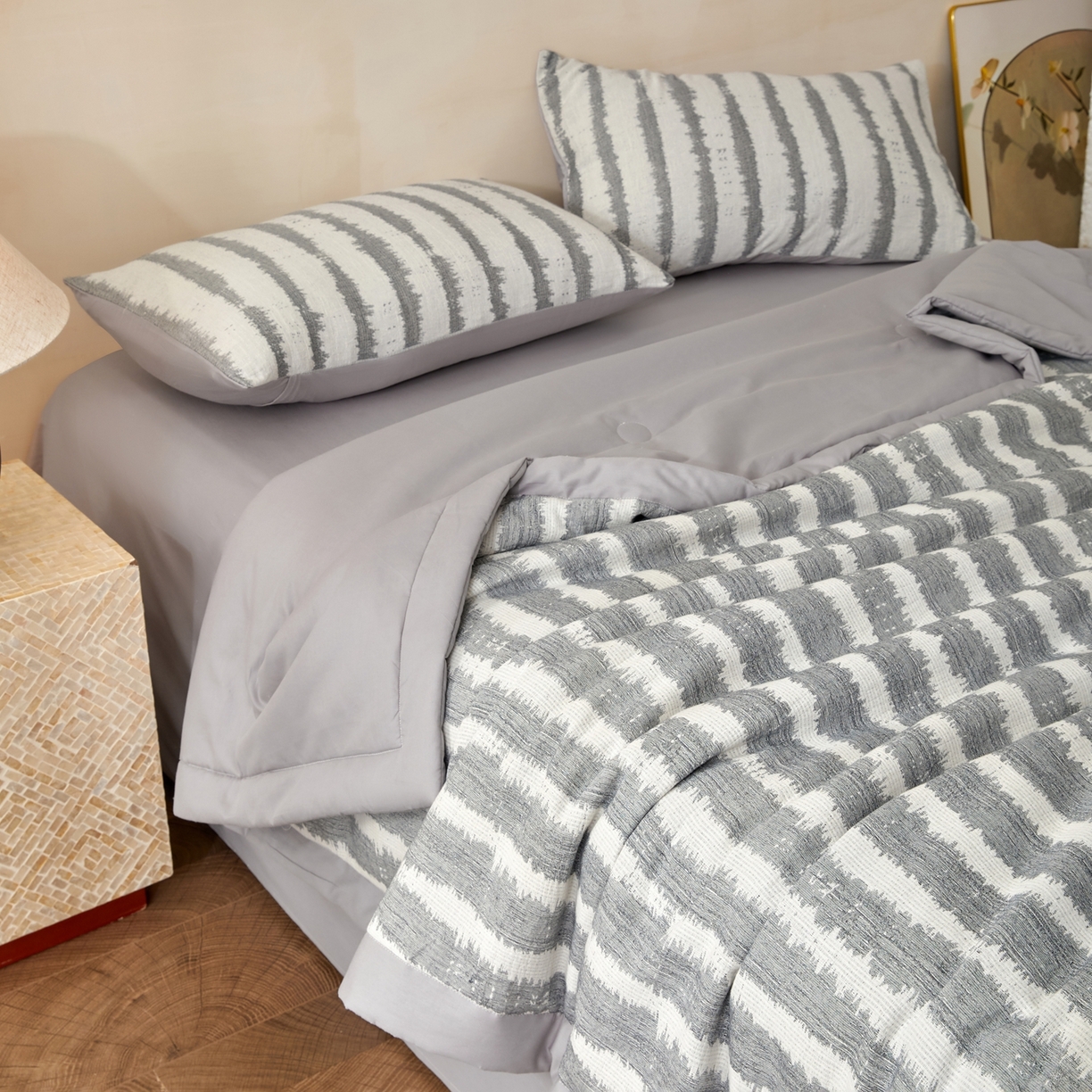 91家纺网 家纺一手货源 找家纺 吾秀家居 2026新款全棉纯棉大提花新疆棉花夏被夏凉被空调被四件套-律动 律动-深灰