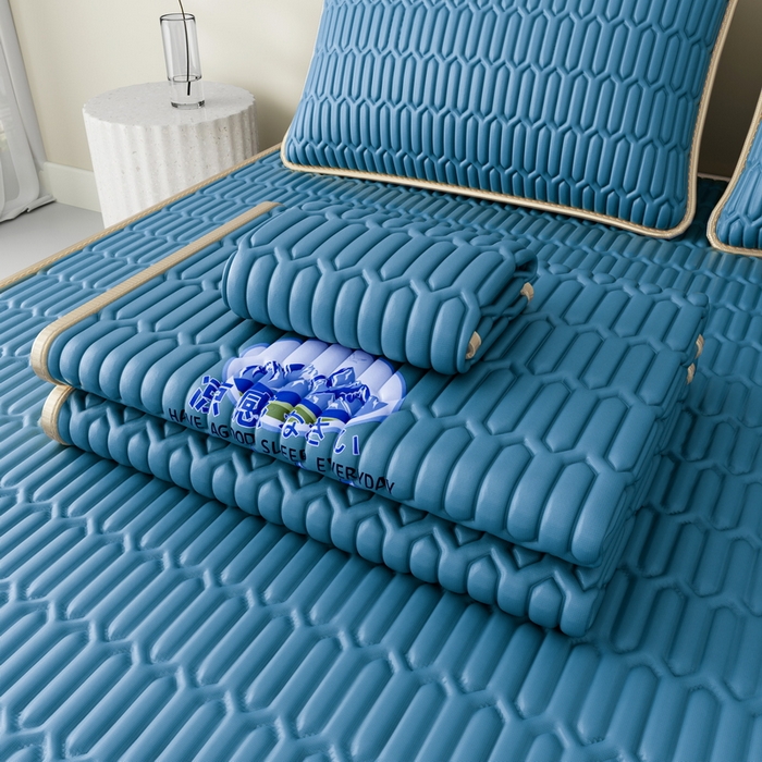 91家纺网 家纺一手货源 找家纺 家品罗兰 2026新款夏季A类乳胶冰丝席纯色家用双人冰丝席宿舍席子软可机洗折叠床单软垫床垫夏天空调席两三件套 富士山-典雅蓝