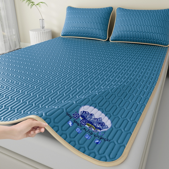 91家纺网 家纺一手货源 找家纺 家品罗兰 2026新款夏季A类乳胶冰丝席纯色家用双人冰丝席宿舍席子软可机洗折叠床单软垫床垫夏天空调席两三件套 富士山-典雅蓝