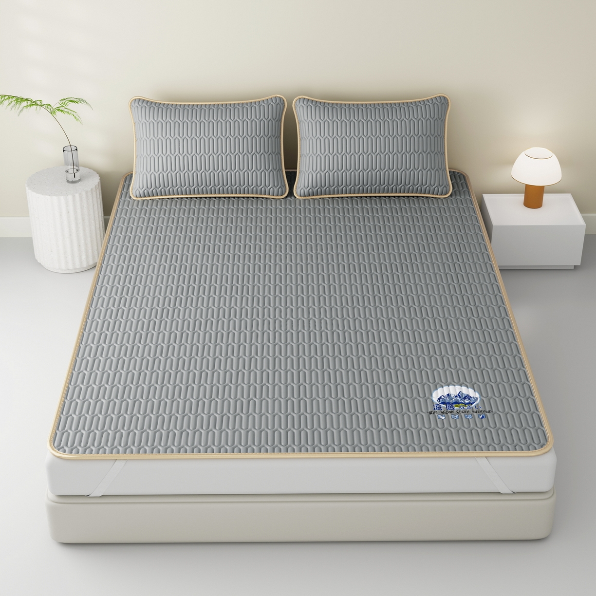 91家纺网 家纺一手货源 找家纺 家品罗兰 2026新款夏季A类乳胶冰丝席纯色家用双人冰丝席宿舍席子软可机洗折叠床单软垫床垫夏天空调席两三件套 富士山-银灰