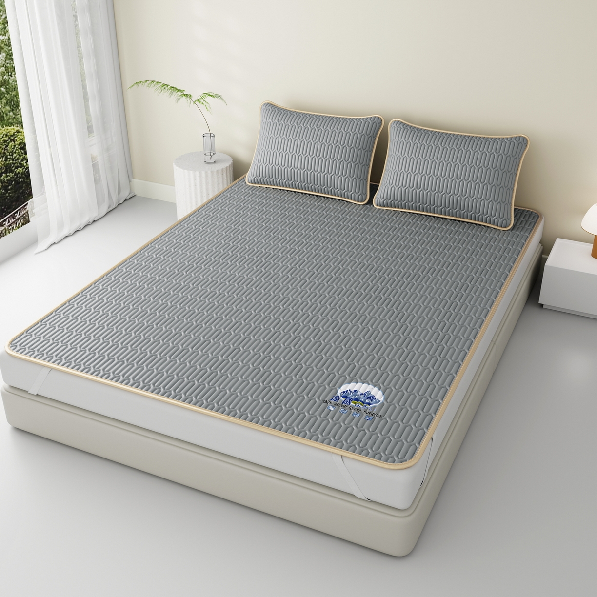 91家纺网 家纺一手货源 找家纺 家品罗兰 2026新款夏季A类乳胶冰丝席纯色家用双人冰丝席宿舍席子软可机洗折叠床单软垫床垫夏天空调席两三件套 富士山-银灰