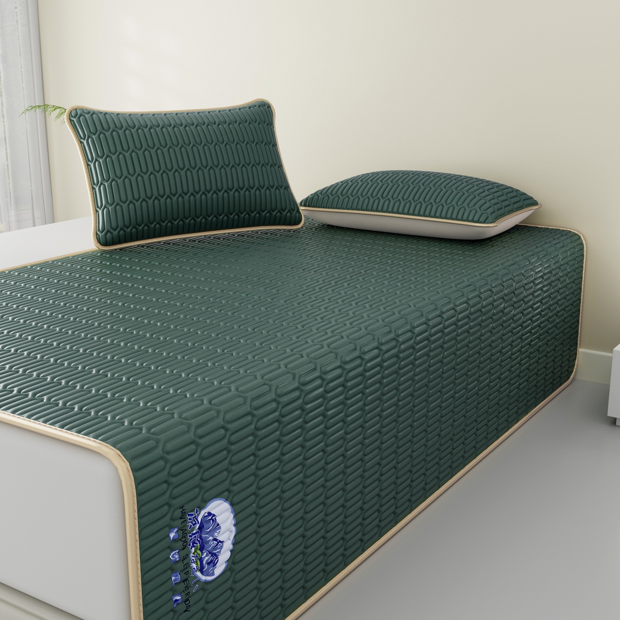 91家纺网 家纺一手货源 找家纺 家品罗兰 2026新款夏季A类乳胶冰丝席纯色家用双人冰丝席宿舍席子软可机洗折叠床单软垫床垫夏天空调席两三件套 富士山-墨绿