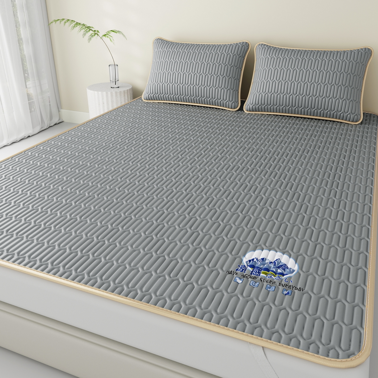 91家纺网 家纺一手货源 找家纺 家品罗兰 2026新款夏季A类乳胶冰丝席纯色家用双人冰丝席宿舍席子软可机洗折叠床单软垫床垫夏天空调席两三件套 富士山-银灰