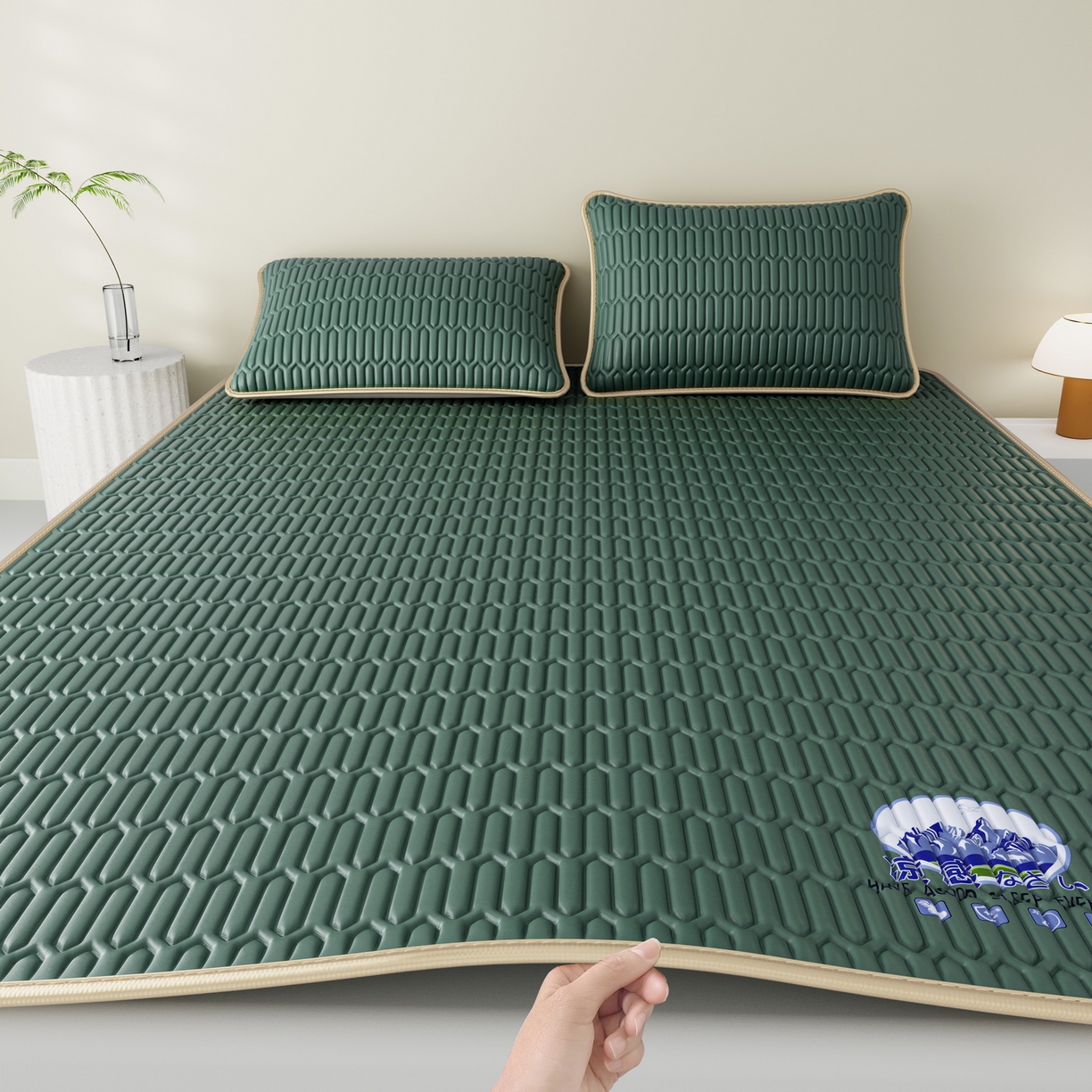 91家纺网 家纺一手货源 找家纺 家品罗兰 2026新款夏季A类乳胶冰丝席纯色家用双人冰丝席宿舍席子软可机洗折叠床单软垫床垫夏天空调席两三件套 富士山-墨绿