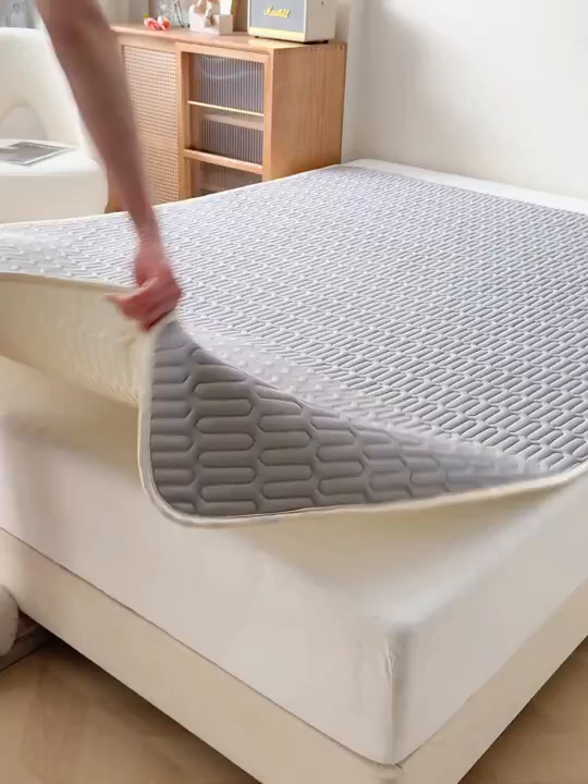 91家纺网 家纺一手货源 找家纺 （总）家品罗兰 2026新款夏季A类乳胶冰丝席纯色家用双人冰丝席宿舍席子软可机洗折叠床单软垫床垫夏天空调席两三件套