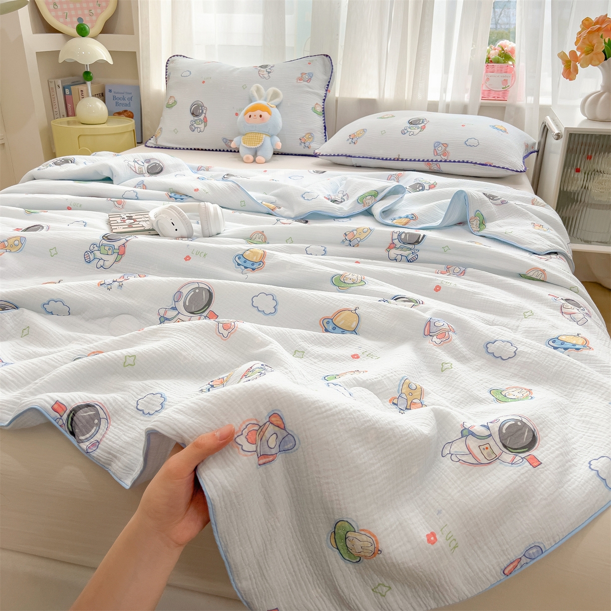 91家纺网 家纺一手货源 找家纺 兄弟坊 2026春夏新款全棉纯棉印花双层皱皱纱(滚边款)夏被纱布夏凉被午睡被盖毯夏凉被 穹宇梦