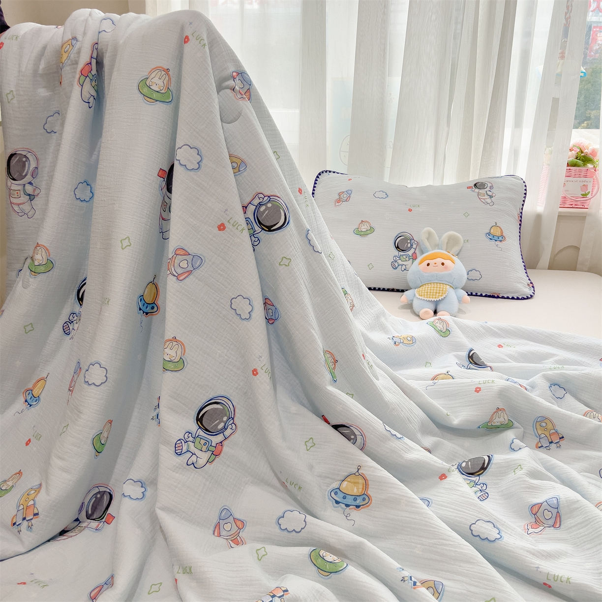 91家纺网 家纺一手货源 找家纺 兄弟坊 2026春夏新款全棉纯棉印花双层皱皱纱(滚边款)夏被纱布夏凉被午睡被盖毯夏凉被 穹宇梦