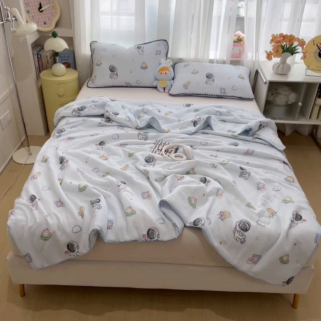 91家纺网 家纺一手货源 找家纺 兄弟坊 2026春夏新款全棉纯棉印花双层皱皱纱(滚边款)夏被纱布夏凉被午睡被盖毯夏凉被 穹宇梦