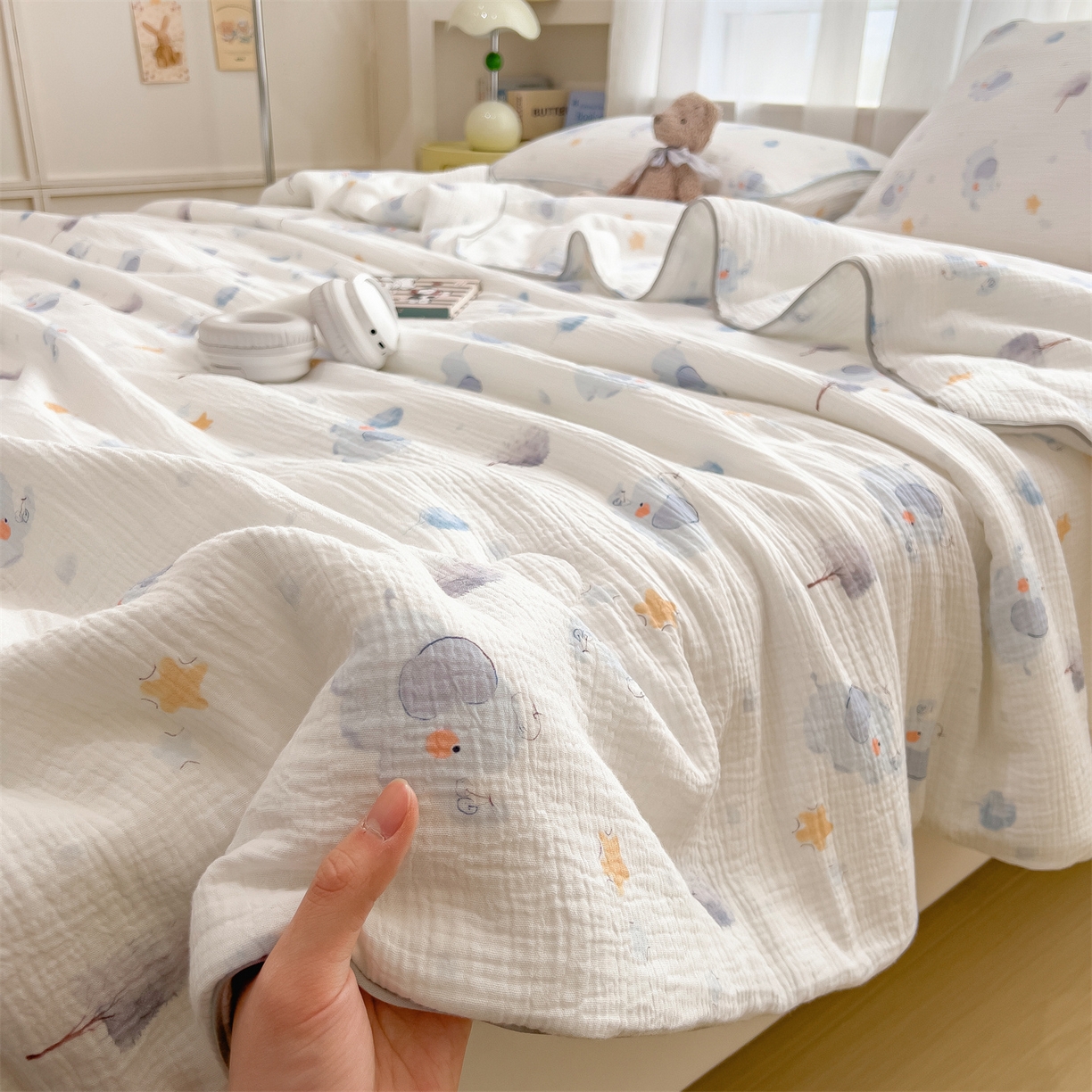 91家纺网 家纺一手货源 找家纺 兄弟坊 2026春夏新款全棉纯棉印花双层皱皱纱(滚边款)夏被纱布夏凉被午睡被盖毯夏凉被 象星语