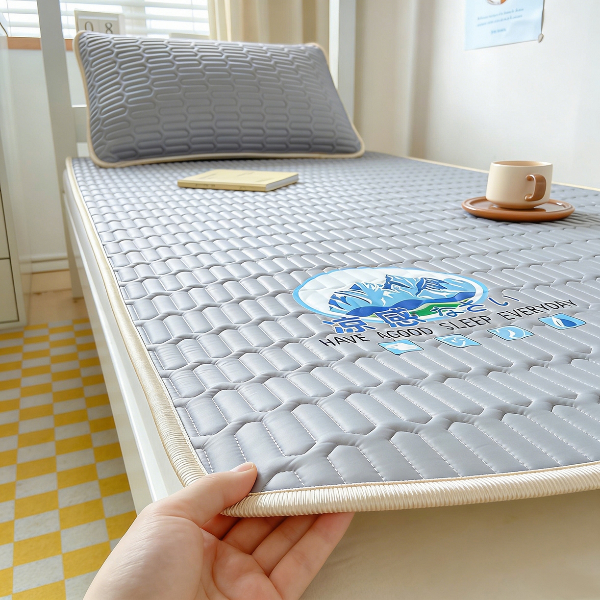 91家纺网 家纺一手货源 找家纺 家品罗兰 2026新款夏季A类乳胶冰丝席纯色冰丝凉席宿舍单人席子软可机洗可折叠床单软垫床垫夏天空调席两三件套 富士山银灰