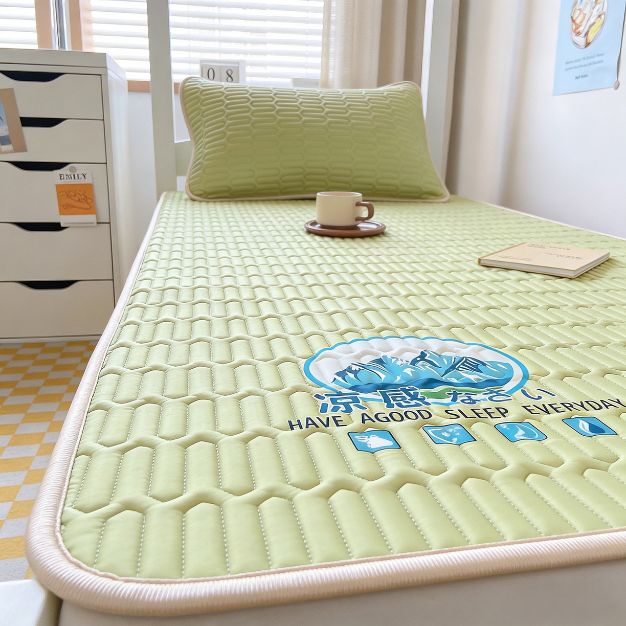 91家纺网 家纺一手货源 找家纺 家品罗兰 2026新款夏季A类乳胶冰丝席纯色冰丝凉席宿舍单人席子软可机洗可折叠床单软垫床垫夏天空调席两三件套 富士山果绿