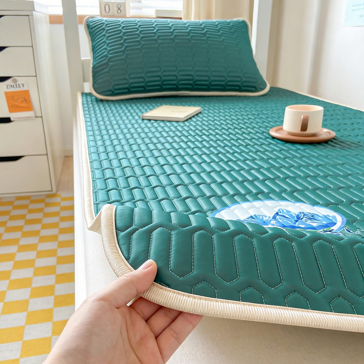 91家纺网 家纺一手货源 找家纺 家品罗兰 2026新款夏季A类乳胶冰丝席纯色冰丝凉席宿舍单人席子软可机洗可折叠床单软垫床垫夏天空调席两三件套 富士山墨绿