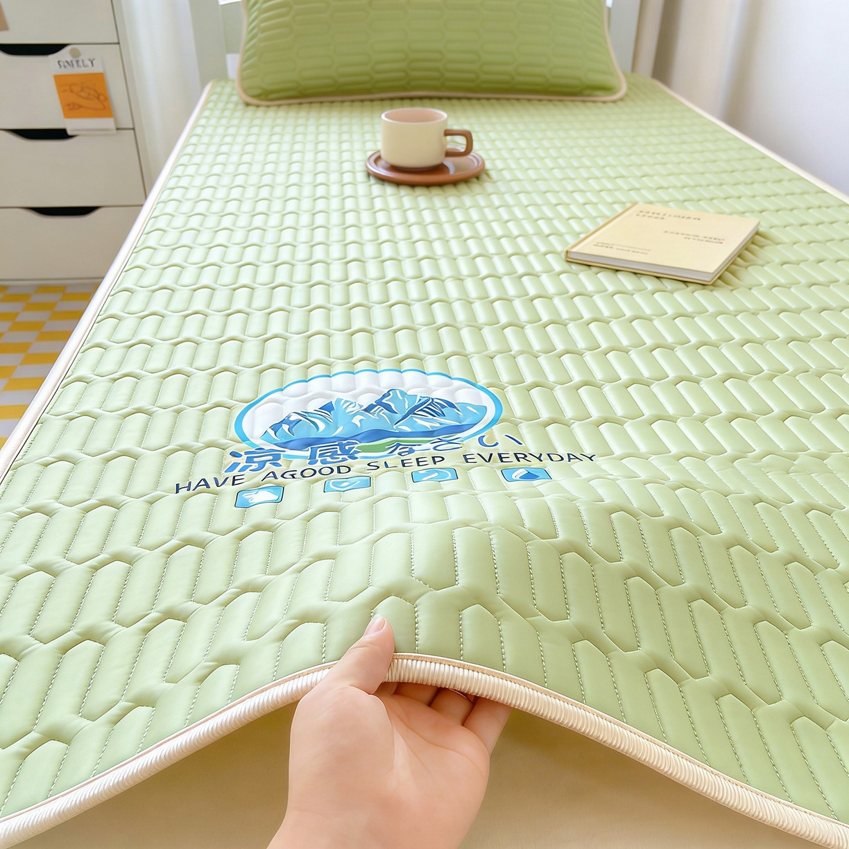 91家纺网 家纺一手货源 找家纺 家品罗兰 2026新款夏季A类乳胶冰丝席纯色冰丝凉席宿舍单人席子软可机洗可折叠床单软垫床垫夏天空调席两三件套 富士山果绿