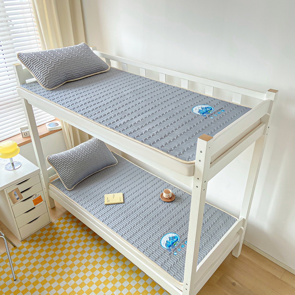 91家纺网 家纺一手货源 找家纺 家品罗兰 2026新款夏季A类乳胶冰丝席纯色冰丝凉席宿舍单人席子软可机洗可折叠床单软垫床垫夏天空调席两三件套 富士山银灰