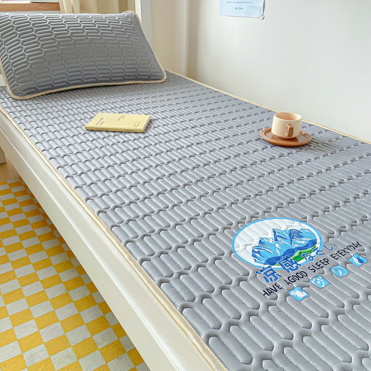 91家纺网 家纺一手货源 找家纺 家品罗兰 2026新款夏季A类乳胶冰丝席纯色冰丝凉席宿舍单人席子软可机洗可折叠床单软垫床垫夏天空调席两三件套 富士山银灰