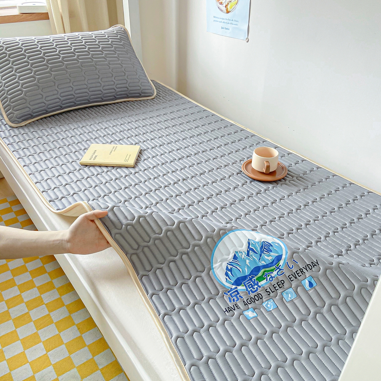 91家纺网 家纺一手货源 找家纺 家品罗兰 2026新款夏季A类乳胶冰丝席纯色冰丝凉席宿舍单人席子软可机洗可折叠床单软垫床垫夏天空调席两三件套 富士山银灰