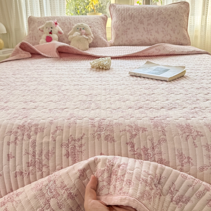 91家纺网 家纺一手货源 找家纺 2026新款云感双层纱印花夹棉床盖 知秋