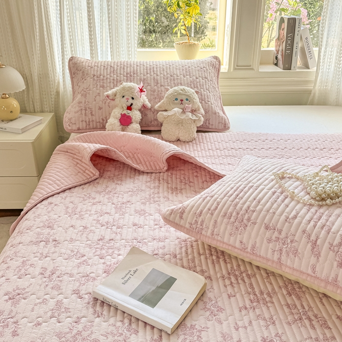 91家纺网 家纺一手货源 找家纺 2026新款云感双层纱印花夹棉床盖 知秋