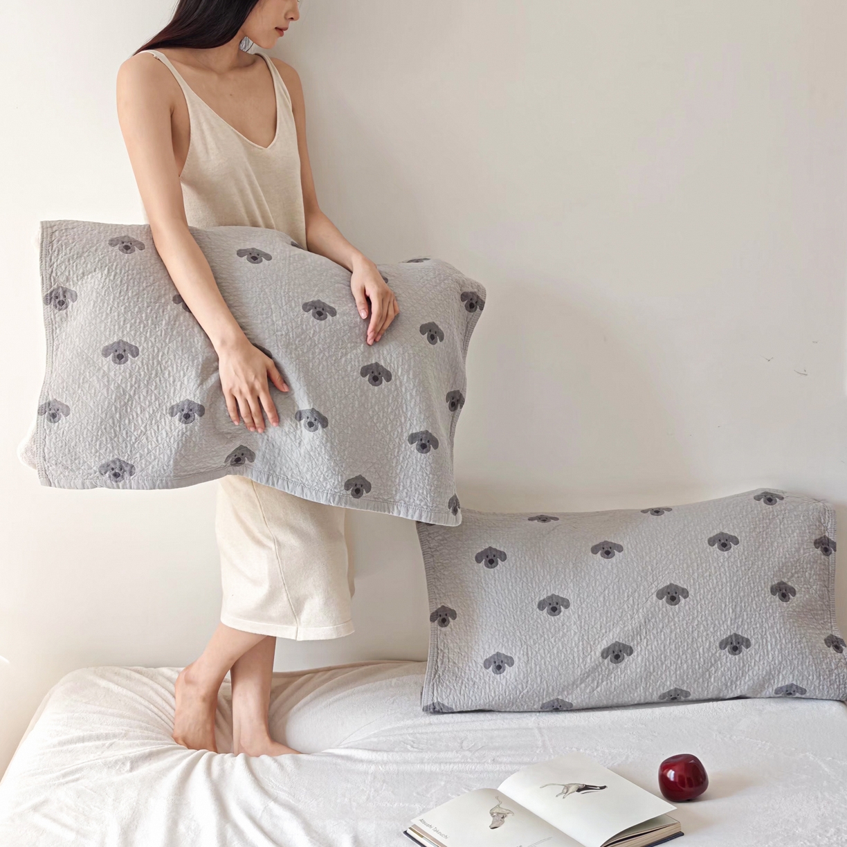 91家纺网 家纺一手货源 找家纺 沐瑟家纺 2026新款卡通小清新枕巾 叮叮狗 灰色