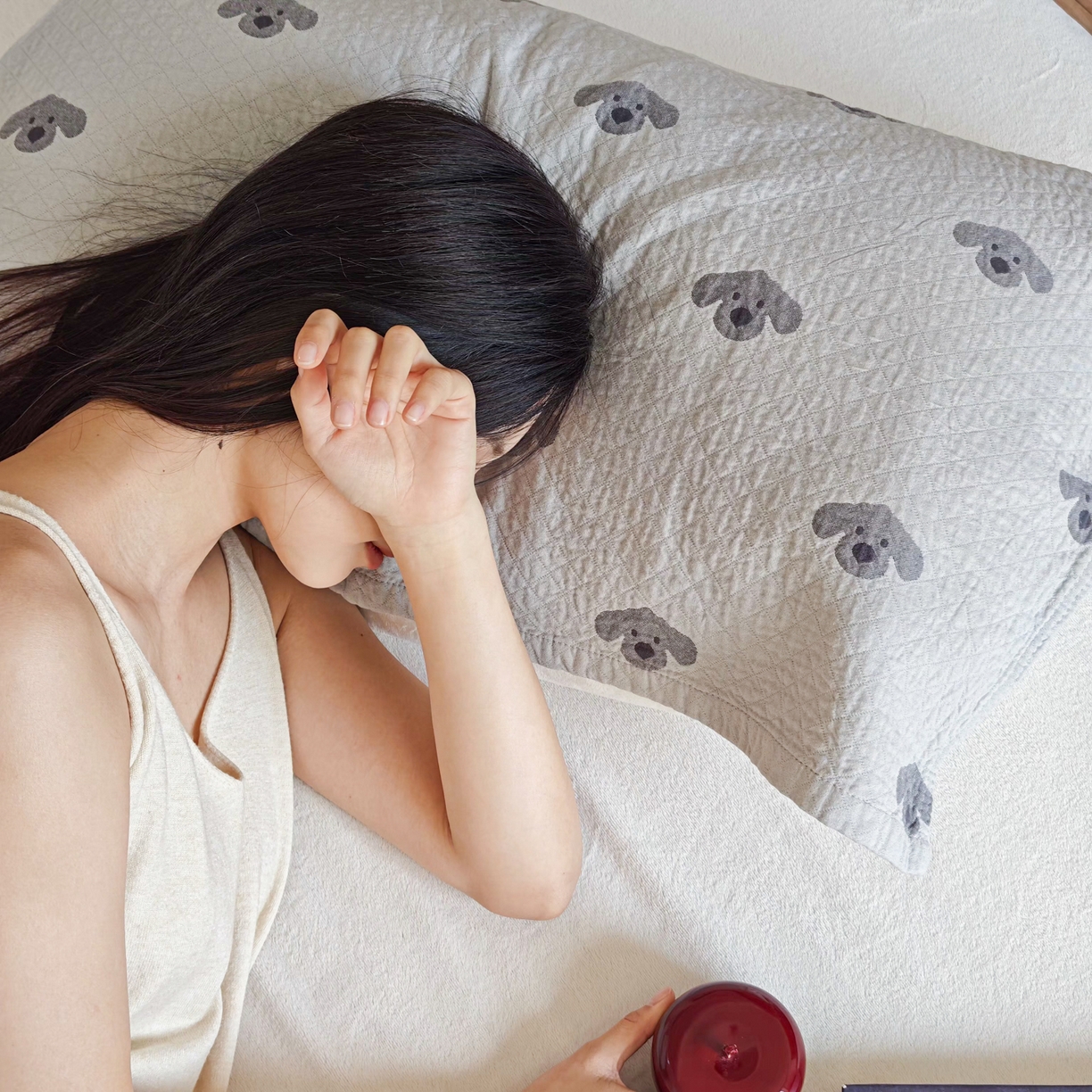 91家纺网 家纺一手货源 找家纺 沐瑟家纺 2026新款卡通小清新枕巾 叮叮狗 灰色