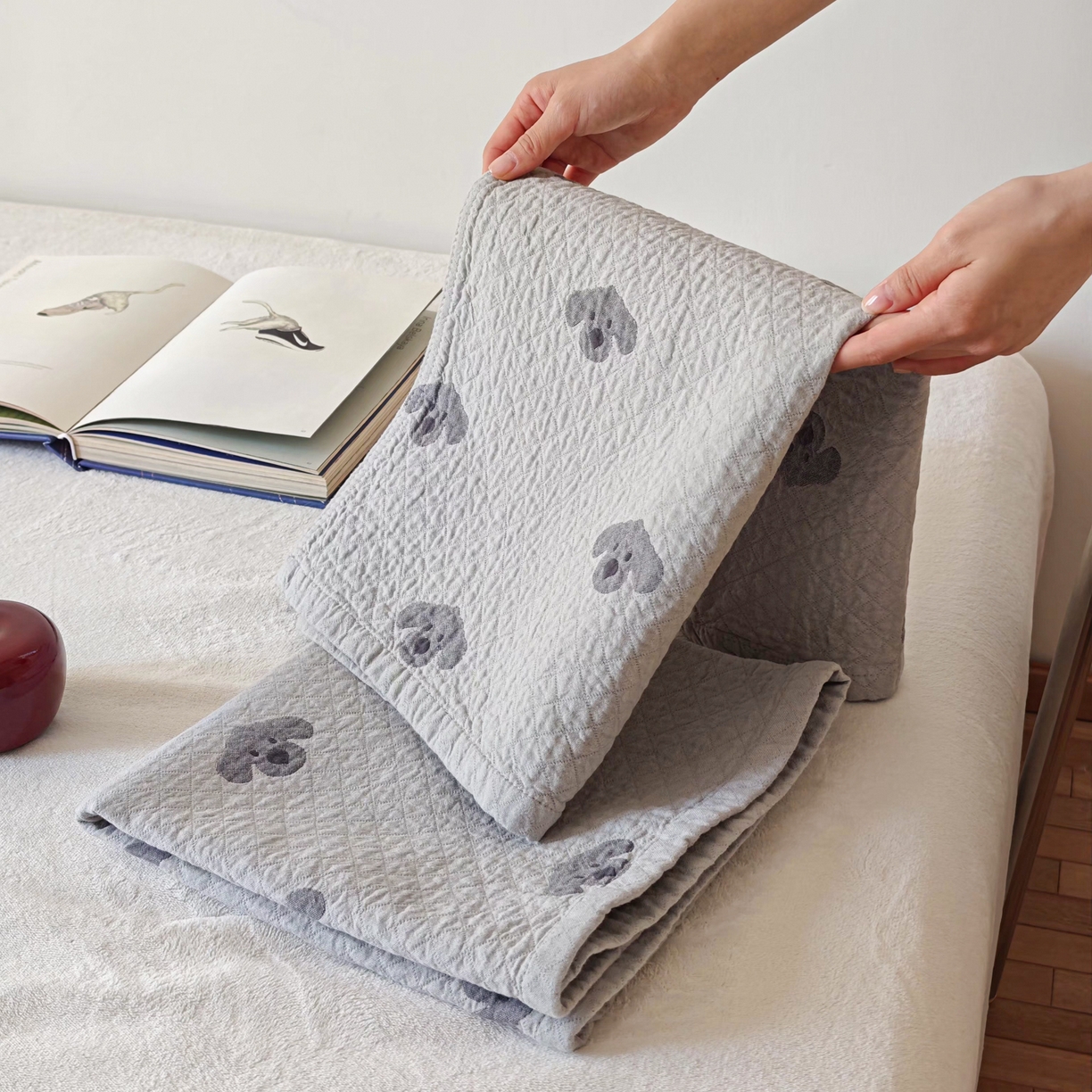 91家纺网 家纺一手货源 找家纺 沐瑟家纺 2026新款卡通小清新枕巾 叮叮狗 灰色