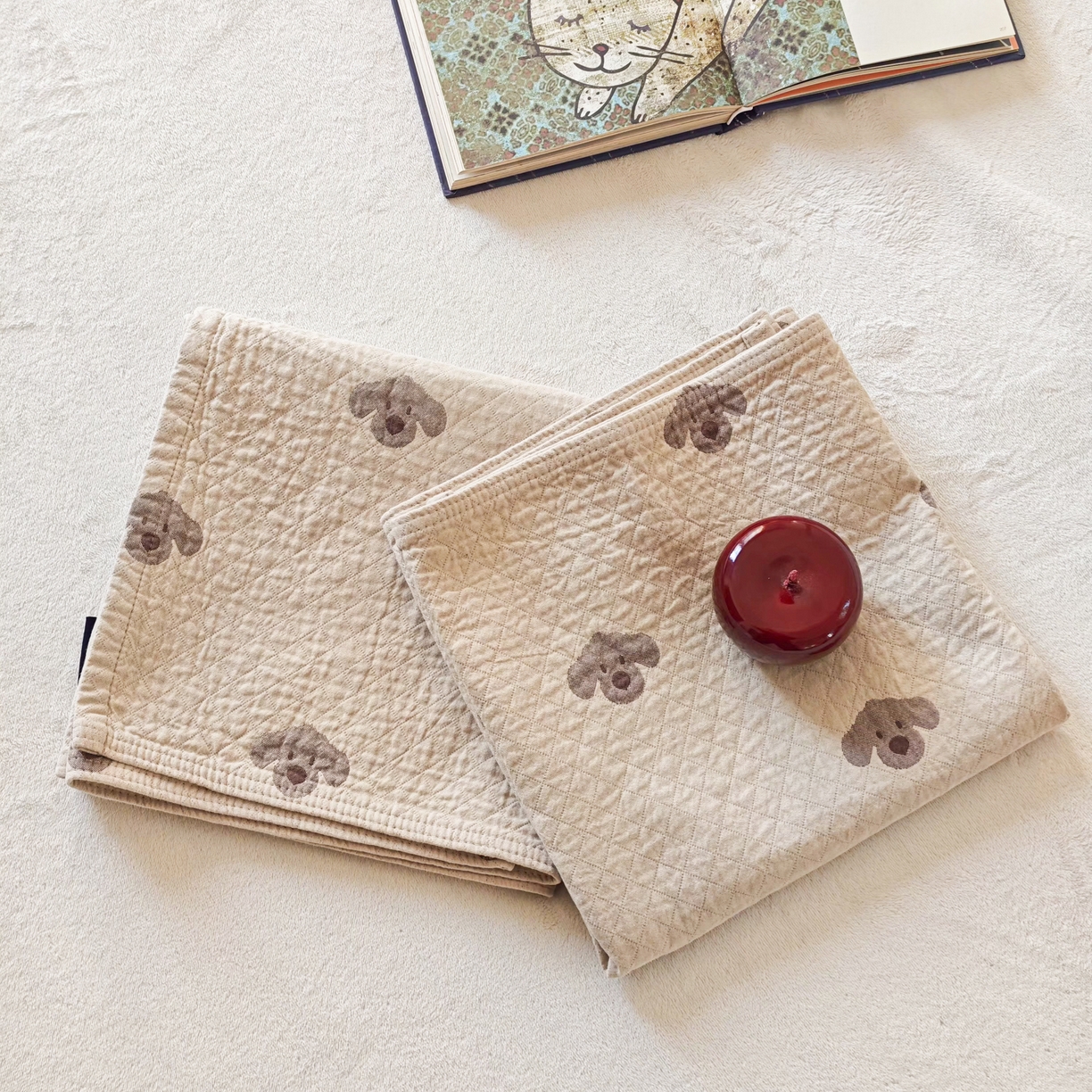 91家纺网 家纺一手货源 找家纺 沐瑟家纺 2026新款卡通小清新枕巾 叮叮狗 浅咖色