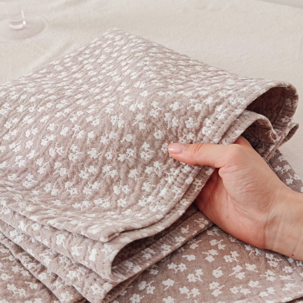 91家纺网 家纺一手货源 找家纺 沐瑟家纺 2026新款卡通小清新枕巾 枫叶 咖色