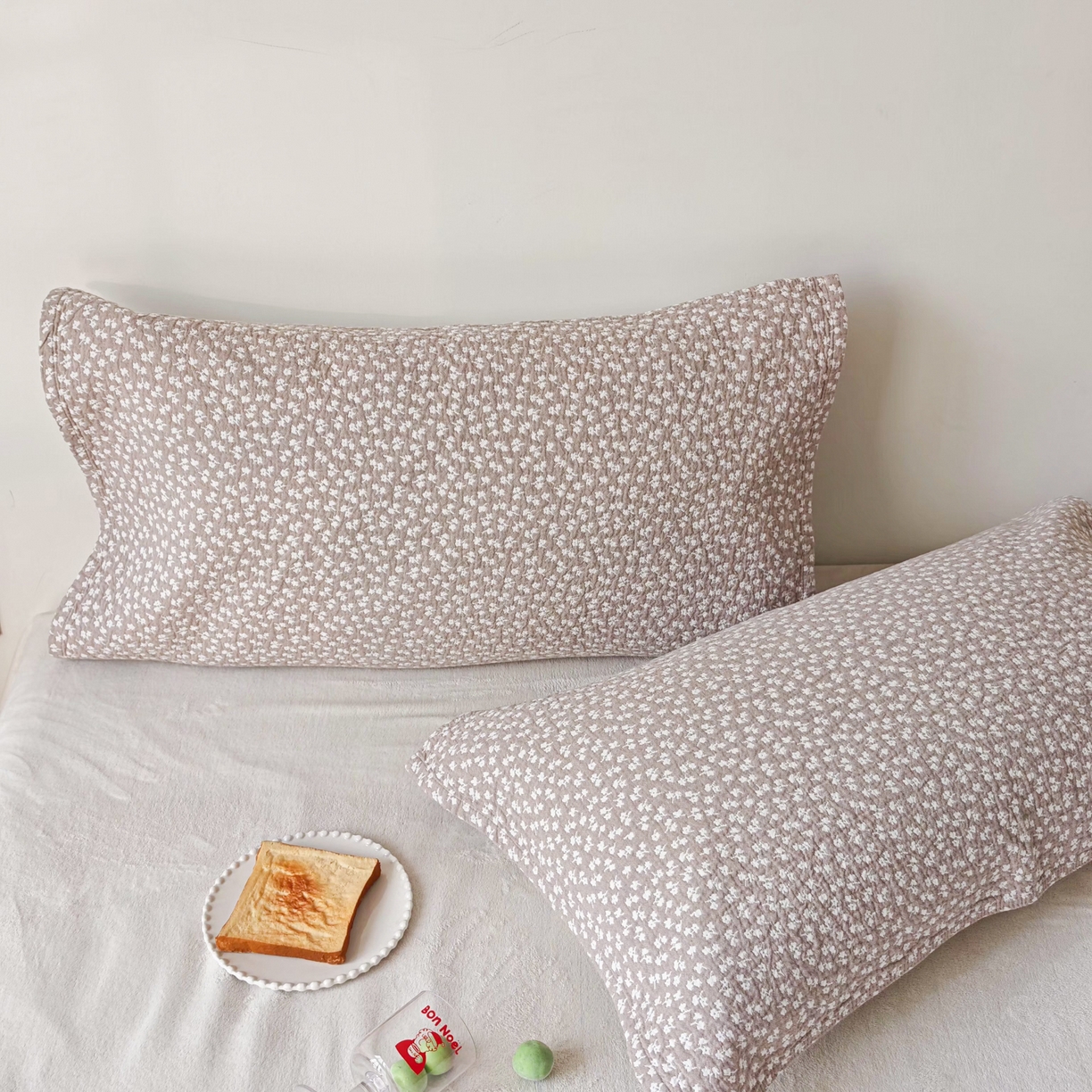 91家纺网 家纺一手货源 找家纺 沐瑟家纺 2026新款卡通小清新枕巾 枫叶 咖色