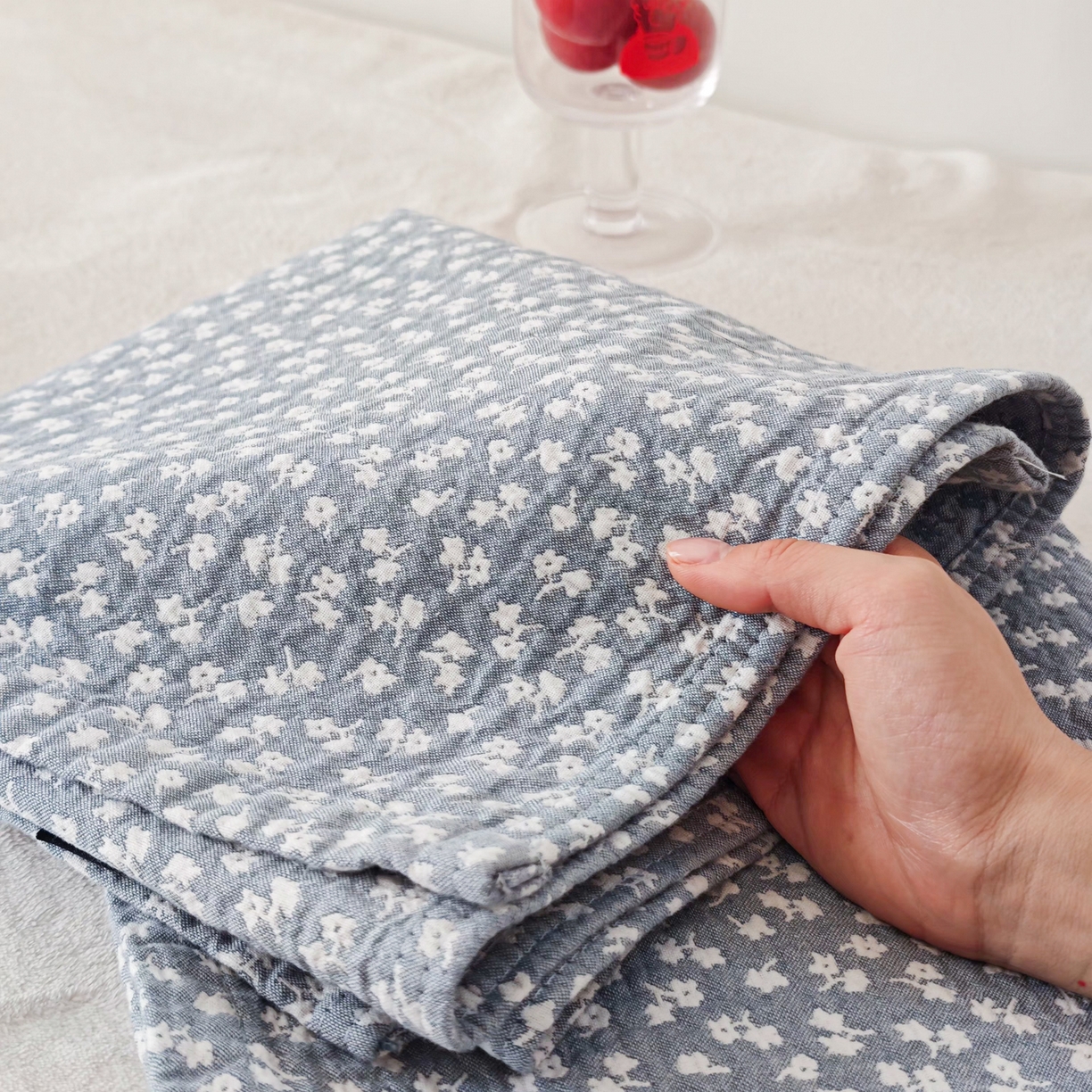 91家纺网 家纺一手货源 找家纺 沐瑟家纺 2026新款卡通小清新枕巾 枫叶 蓝色