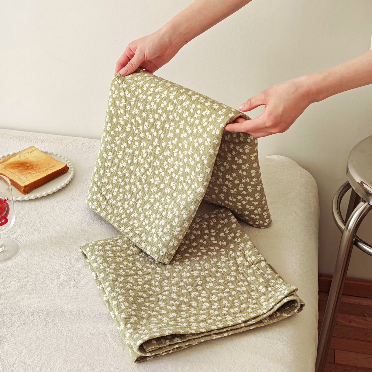 91家纺网 家纺一手货源 找家纺 沐瑟家纺 2026新款卡通小清新枕巾 枫叶 绿色