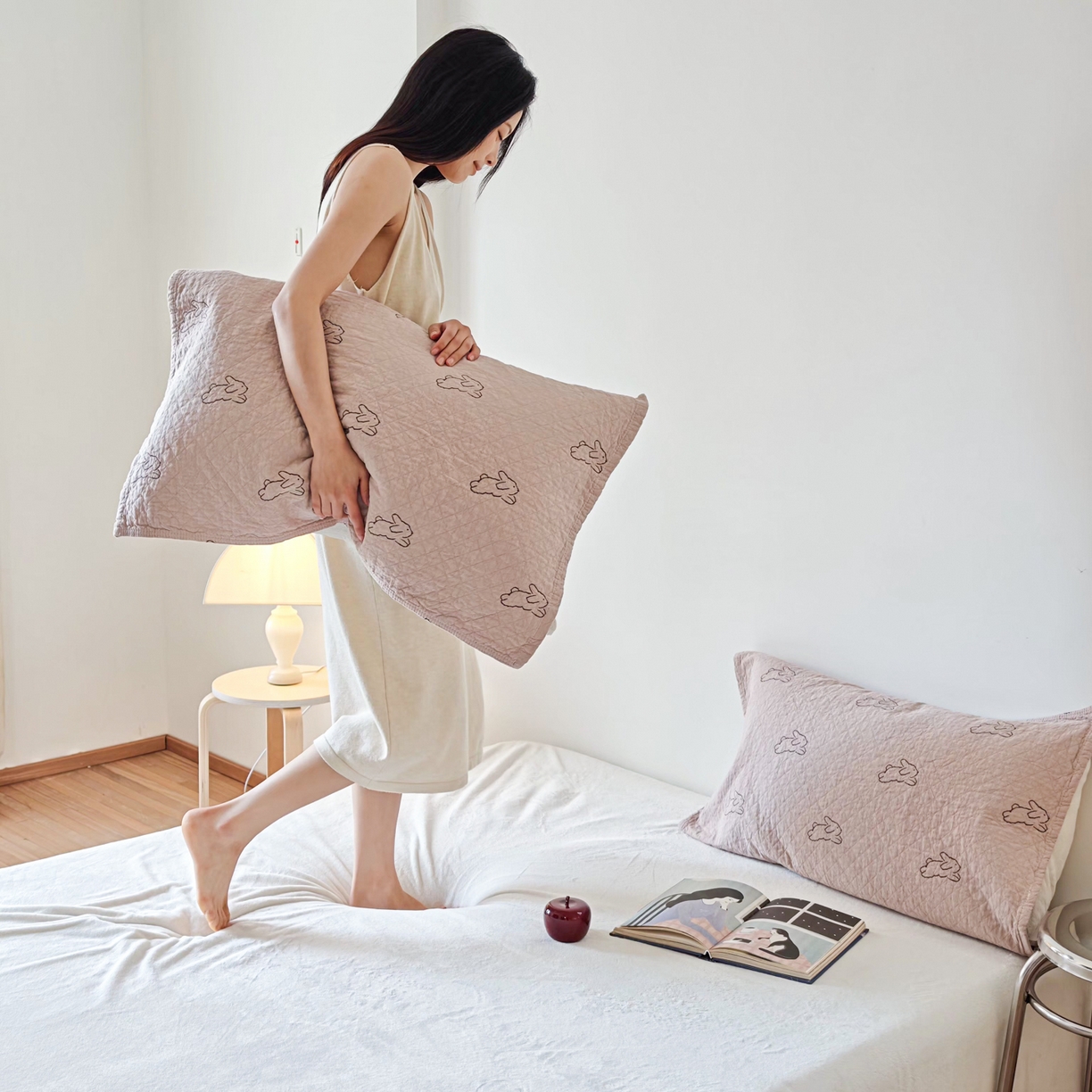 91家纺网 家纺一手货源 找家纺 沐瑟家纺 2026新款卡通小清新枕巾 浅跳兔 粉色