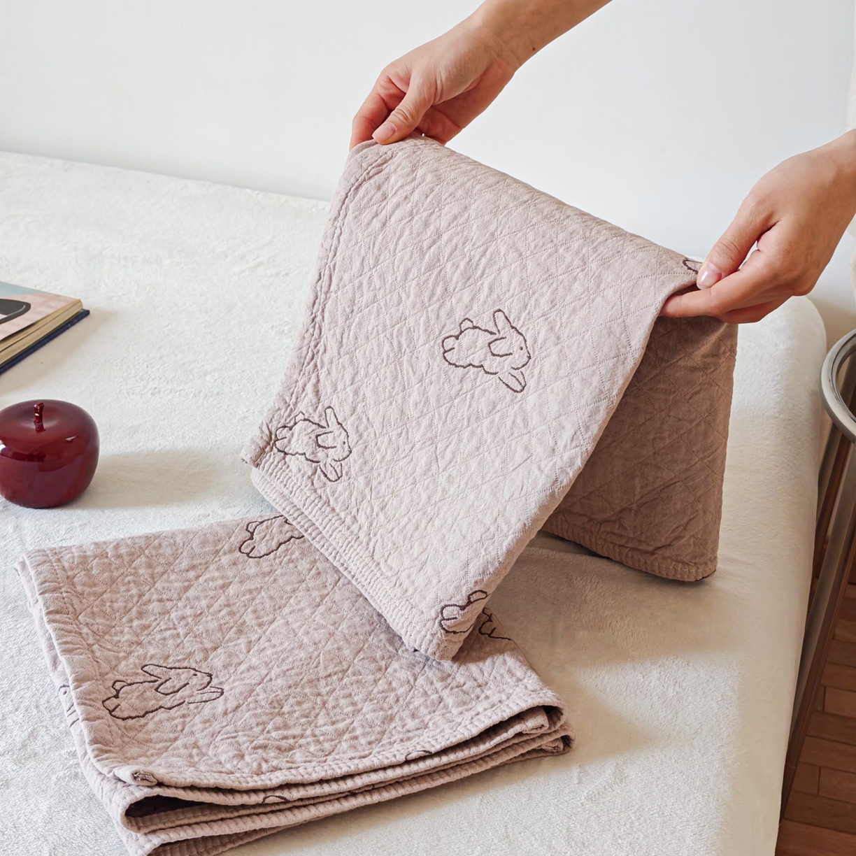 91家纺网 家纺一手货源 找家纺 沐瑟家纺 2026新款卡通小清新枕巾 浅跳兔 粉色