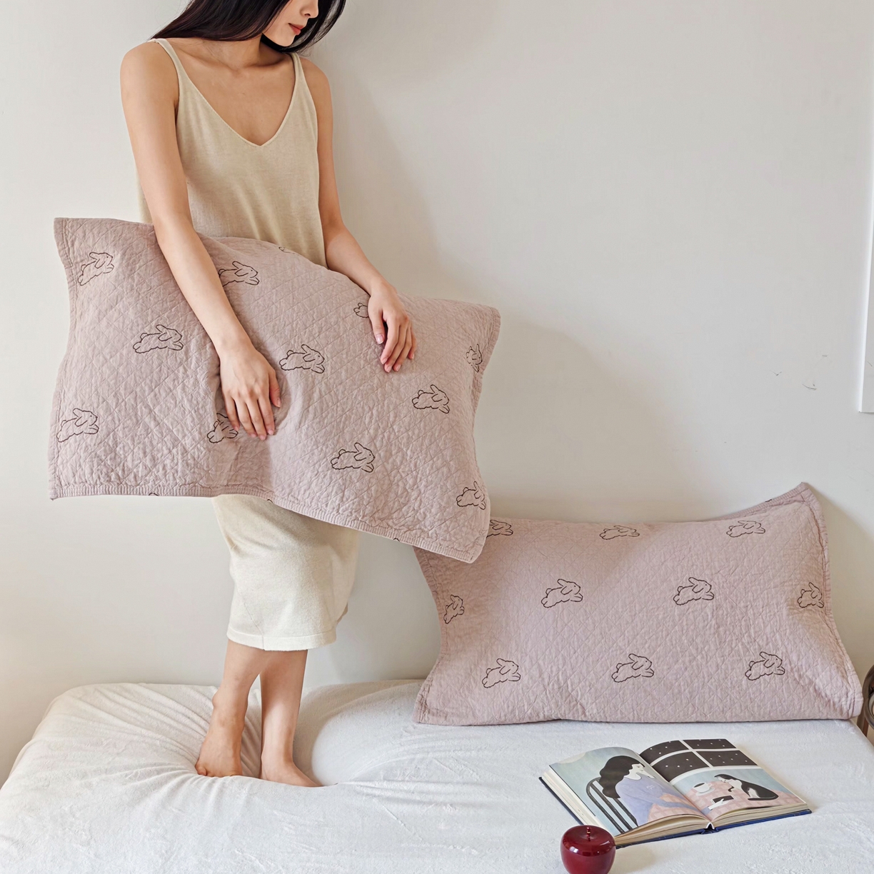 91家纺网 家纺一手货源 找家纺 沐瑟家纺 2026新款卡通小清新枕巾 浅跳兔 粉色