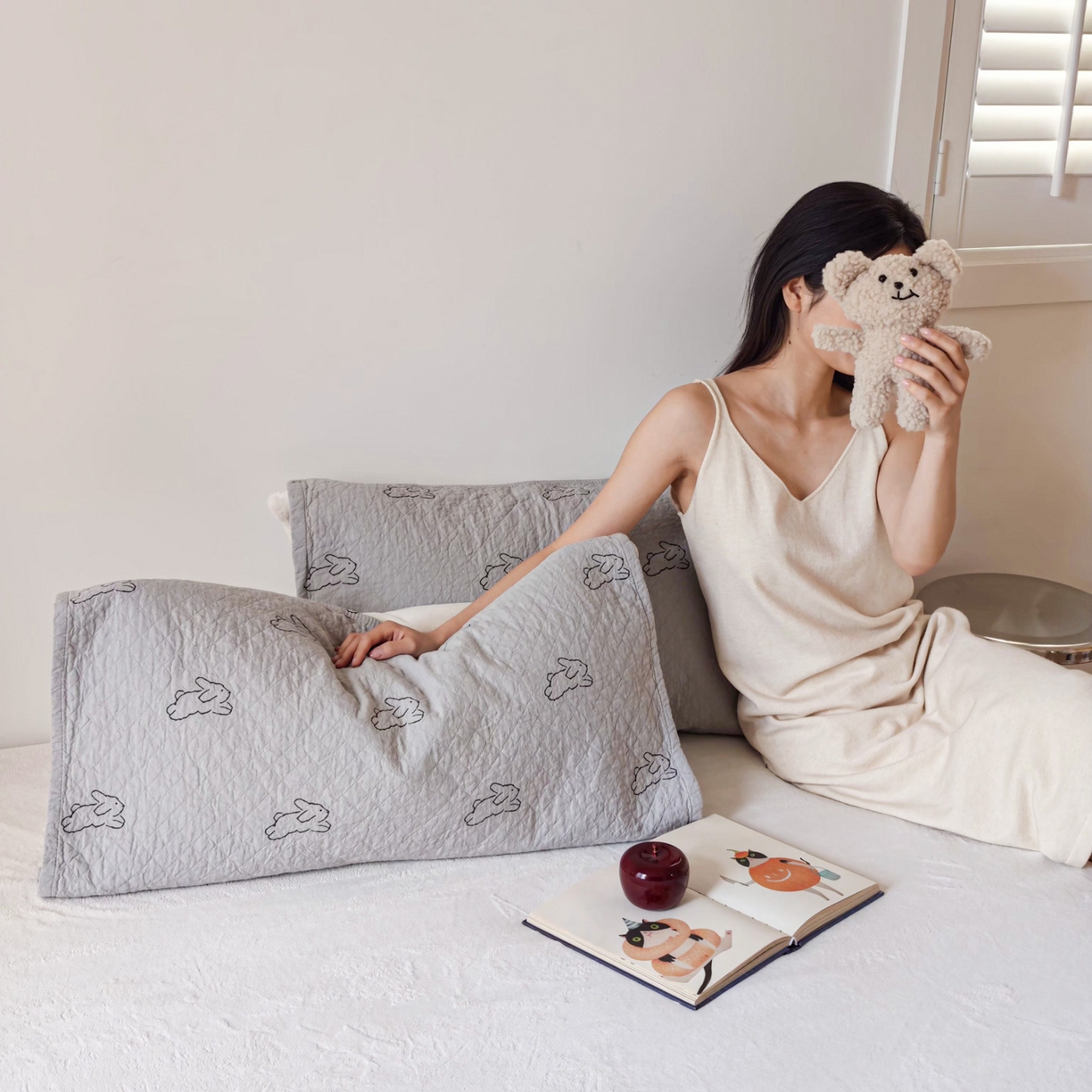 91家纺网 家纺一手货源 找家纺 沐瑟家纺 2026新款卡通小清新枕巾 浅跳兔 灰色