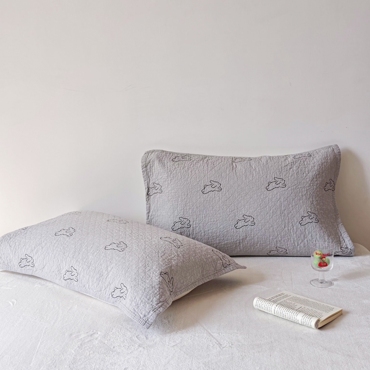 91家纺网 家纺一手货源 找家纺 沐瑟家纺 2026新款卡通小清新枕巾 浅跳兔 灰色